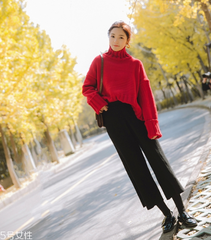紅色毛衣下面配什么？褲子裙子統(tǒng)統(tǒng)能Hold住