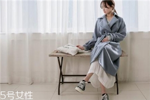呢大衣搭配什么裙子好看？冬天也能萬種風(fēng)情