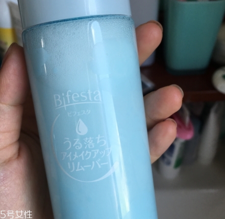 眼唇卸妝液和卸妝油哪個(gè)好？使用的區(qū)域不同