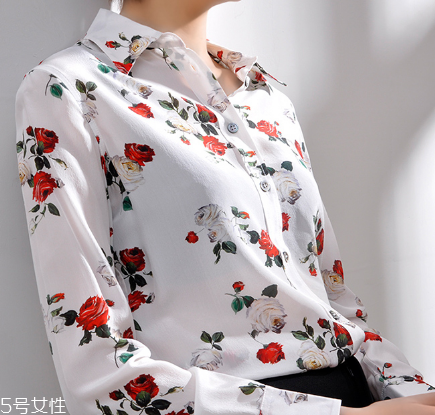怎么穿衣服有女人味？跟著她學(xué)就對了