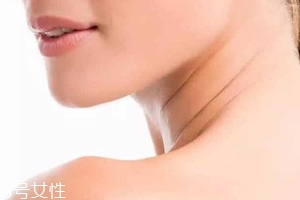 頸紋是怎么產(chǎn)生的？比面部肌膚更加脆弱
