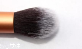 腮紅為什么引起過(guò)敏？腮紅刷該洗了