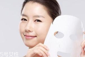 面膜不服帖怎么辦？中間剪開(kāi)更好敷
