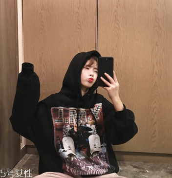 衛(wèi)衣怎么穿顯腿長(zhǎng)？教你穿出大長(zhǎng)腿