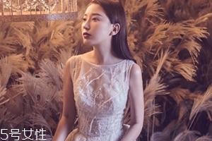 年會穿什么衣服合適？搶鏡年會小禮服最佳