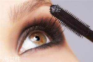睫毛膏暈妝是什么原因？化妝手法很重要