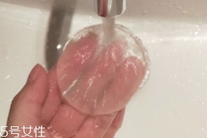 硅膠粉撲怎么清洗？勿用熱水洗