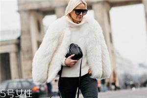 白色皮草怎么搭配？專屬于冬季的圣潔女神范兒