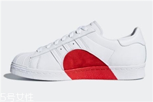 阿迪達(dá)斯情人節(jié)限定版愛(ài)心貝殼頭多少錢(qián)_在哪買(mǎi)？