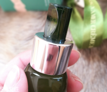 海藍(lán)之謎去皺精華用多久能見效？至少3個月