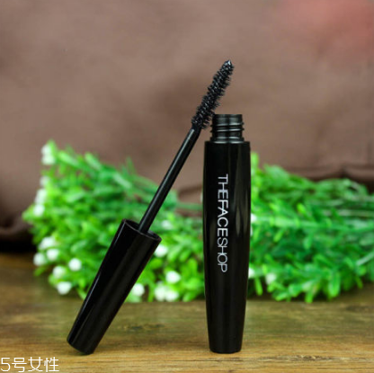 菲詩小鋪睫毛膏好用嗎？刷睫毛膏要注意這些