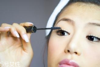 睫毛膏纖長(zhǎng)和濃密哪個(gè)好？適合自己最重要