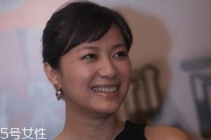 皮膚黑怎么選粉底？至少用兩種色號(hào)