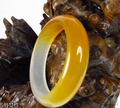 黃龍玉手鐲多少錢？這個(gè)種類的價(jià)值最貴