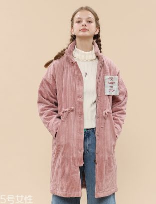 燈芯絨衣服怎么搭配？帶你提升時尚感與高級感