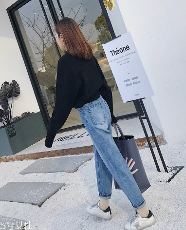 寬松牛仔褲配什么上衣？帶給你不一樣的美感
