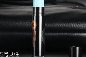 唇膏和唇釉哪個(gè)好用？唇膏vs唇釉