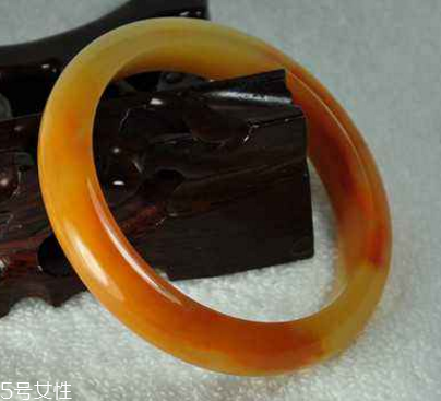 黃龍玉手鐲起棉怎么辦？正常現(xiàn)象不必驚慌