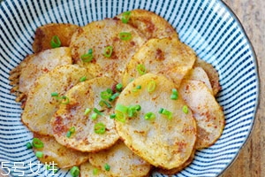 烤箱烤土豆片要多長時(shí)間 烤箱烤土豆片技巧