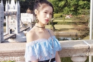 一字肩衣服怎么搭配？時髦精的高端裸露