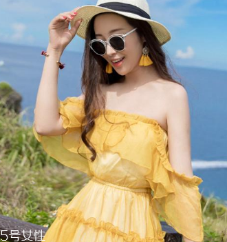 一字肩衣服怎么搭配？時髦精的高端裸露