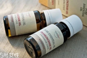精油和植物油是一回事嗎？精油不是油脂