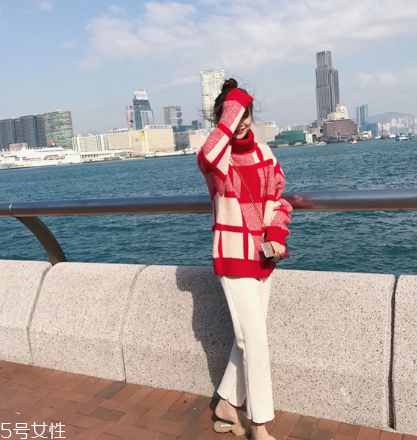 大紅色毛衣配什么顏色好看？色彩搭配很重要