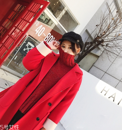 大紅色毛衣配什么顏色好看？色彩搭配很重要