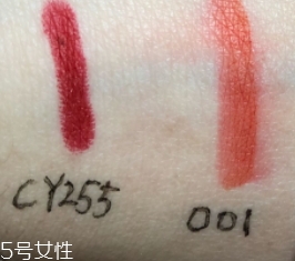 唇釉和口紅哪個不容易掉色？