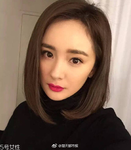 短發(fā)發(fā)尾外翻的發(fā)型怎么弄？誰(shuí)弄誰(shuí)美