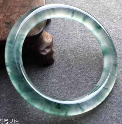 翡翠手鐲怎么看水頭？行家教你這樣挑