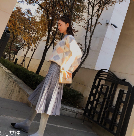 毛衣掉色嚴(yán)重怎么辦？巧用鹽水化解尷尬