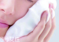 氨基酸潔面比皂基潔面更好嗎？看肌膚需求