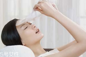 怎么揭面膜不扯大毛孔？掌握方向很重要