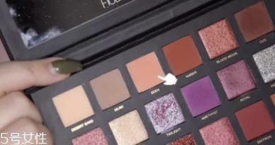 huda beauty沙漠盤怎么畫？油管大神一步步示范