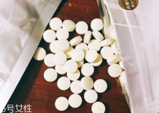 臉上有斑點(diǎn)怎么去除？食療/精華/面膜三管齊下