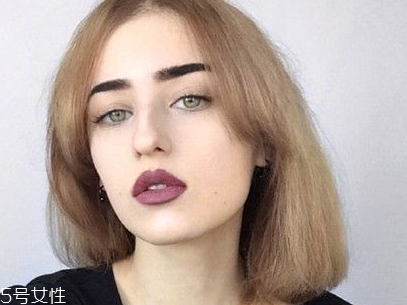 短頭發(fā)染什么顏色好看洋氣顯白？短發(fā)這樣弄好看又大方