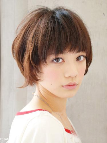 女生發(fā)質(zhì)軟適合什么發(fā)型？胖圓臉顯瘦發(fā)型參考