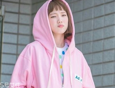 李圣經同款短發(fā)怎么打理？吹頭發(fā)的時候盡量吹發(fā)根