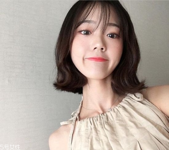 外翹短發(fā)適合什么臉型？再燙內扣你就out了