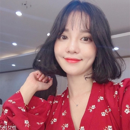 發(fā)量多女生適合什么發(fā)型？形象百變的你