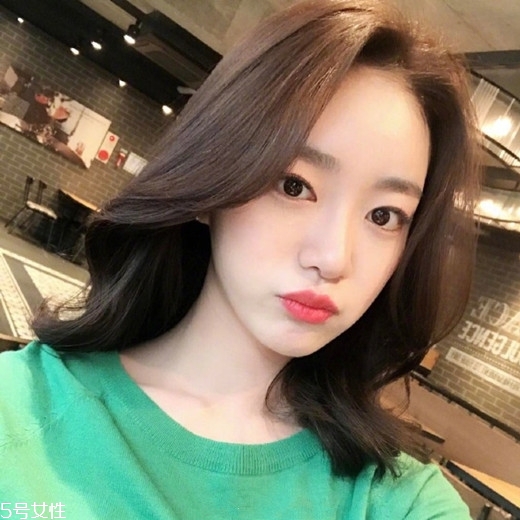發(fā)量多女生適合什么發(fā)型？形象百變的你