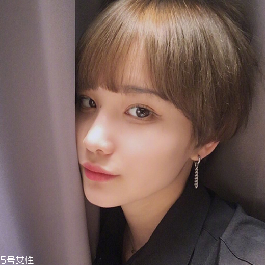 女生發(fā)質(zhì)軟適合什么發(fā)型？胖圓臉顯瘦發(fā)型參考