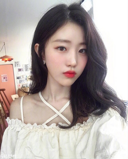 發(fā)量多女生適合什么發(fā)型？形象百變的你