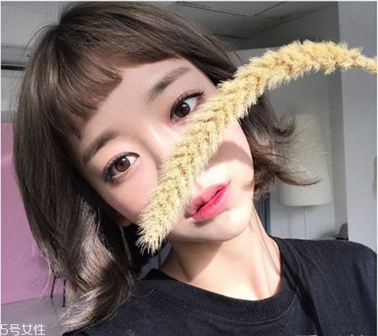 外翹短發(fā)適合什么臉型？再燙內扣你就out了
