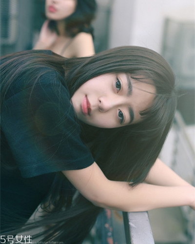 鉆石臉適合什么發(fā)型？流行色也隨之而來(lái)