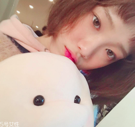 李圣經同款短發(fā)怎么打理？吹頭發(fā)的時候盡量吹發(fā)根