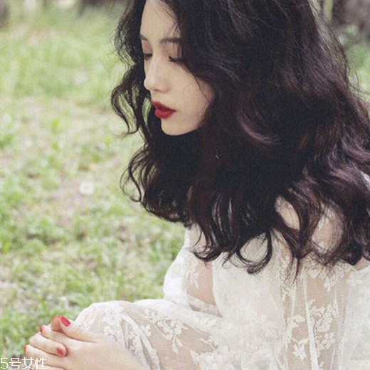 發(fā)量多女生適合什么發(fā)型？形象百變的你