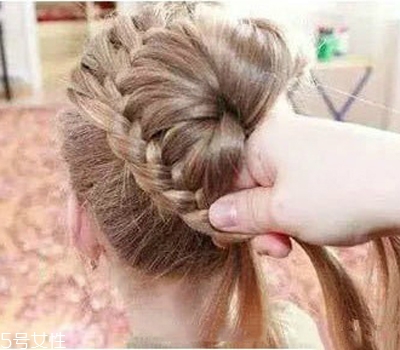 小女孩扎什么頭發(fā)好看？小公主發(fā)型大全
