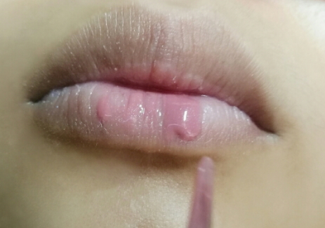 唇彩和口紅哪個(gè)危害大？